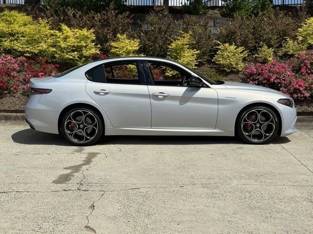 2025 Alfa Romeo Giulia - Image 2 of 12