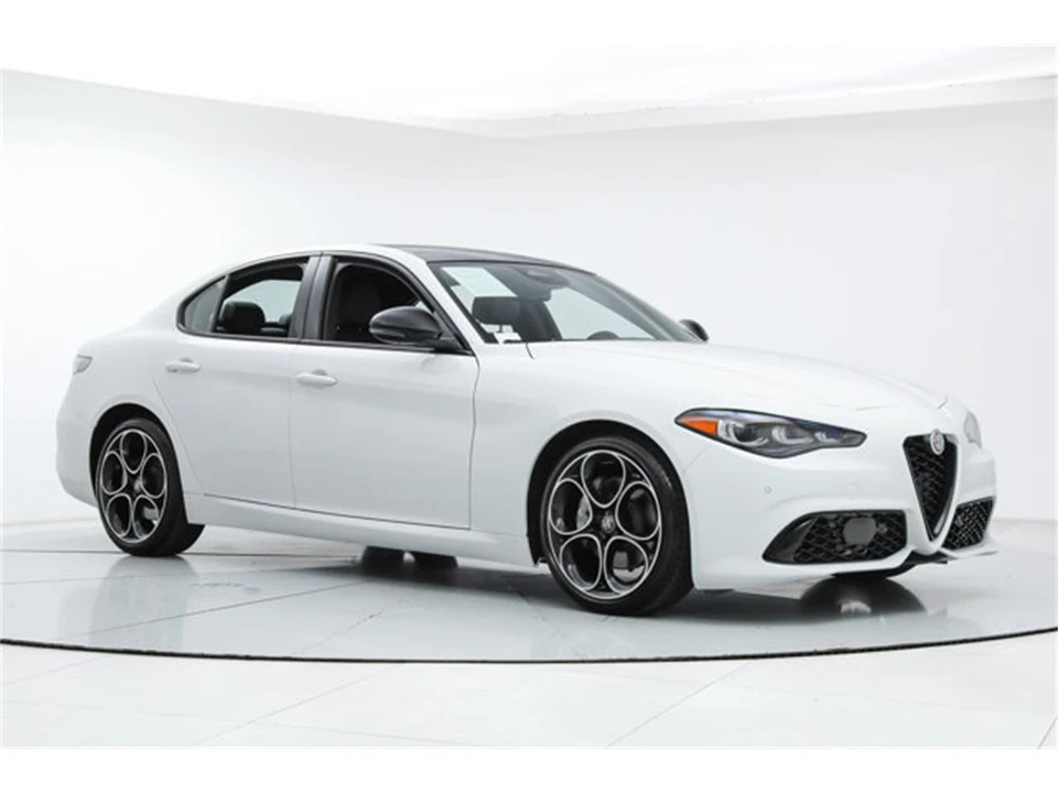 2025 Alfa Romeo Giulia - Image 7 of 21