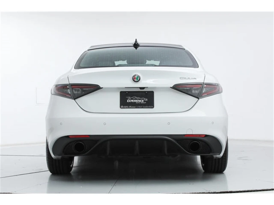 2025 Alfa Romeo Giulia - Image 4 of 21