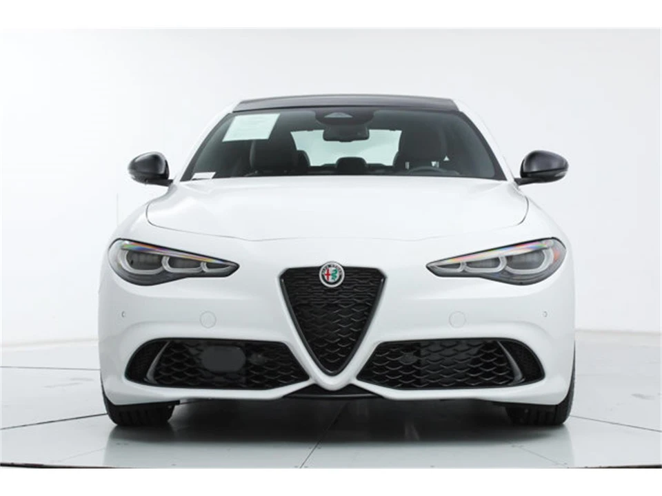 2025 Alfa Romeo Giulia - Image 8 of 21