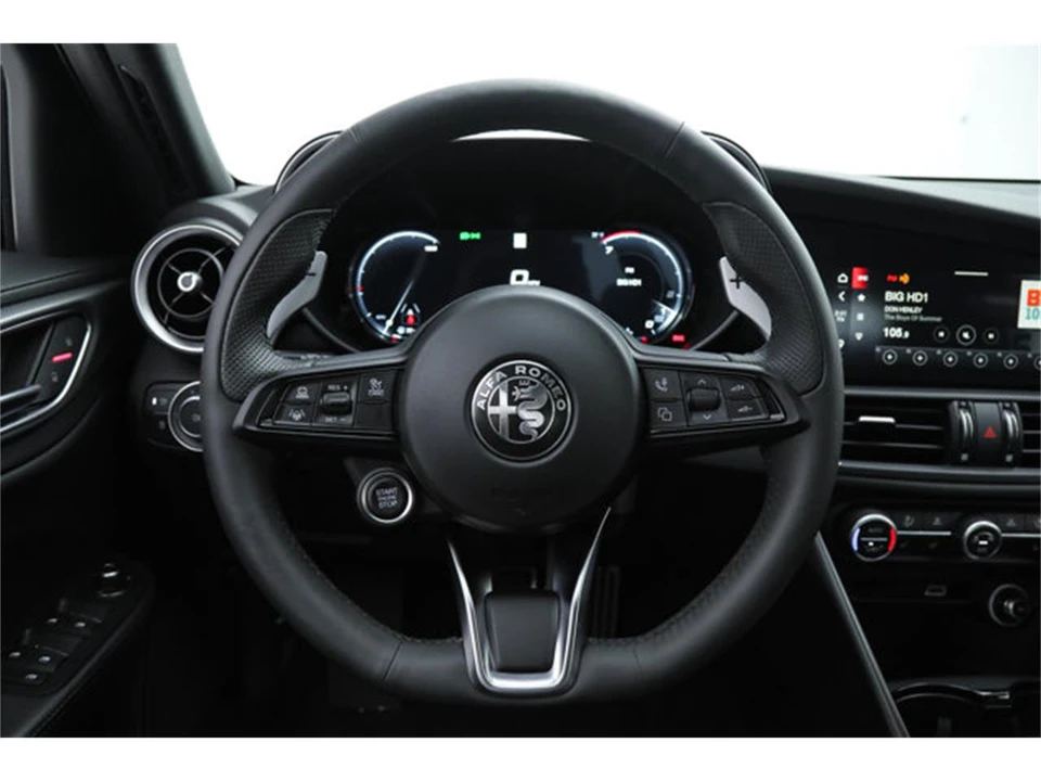 2025 Alfa Romeo Giulia - Image 17 of 21