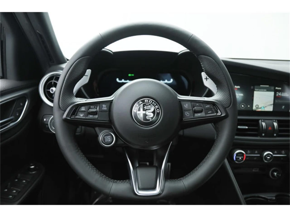 2025 Alfa Romeo Giulia - Image 18 of 22