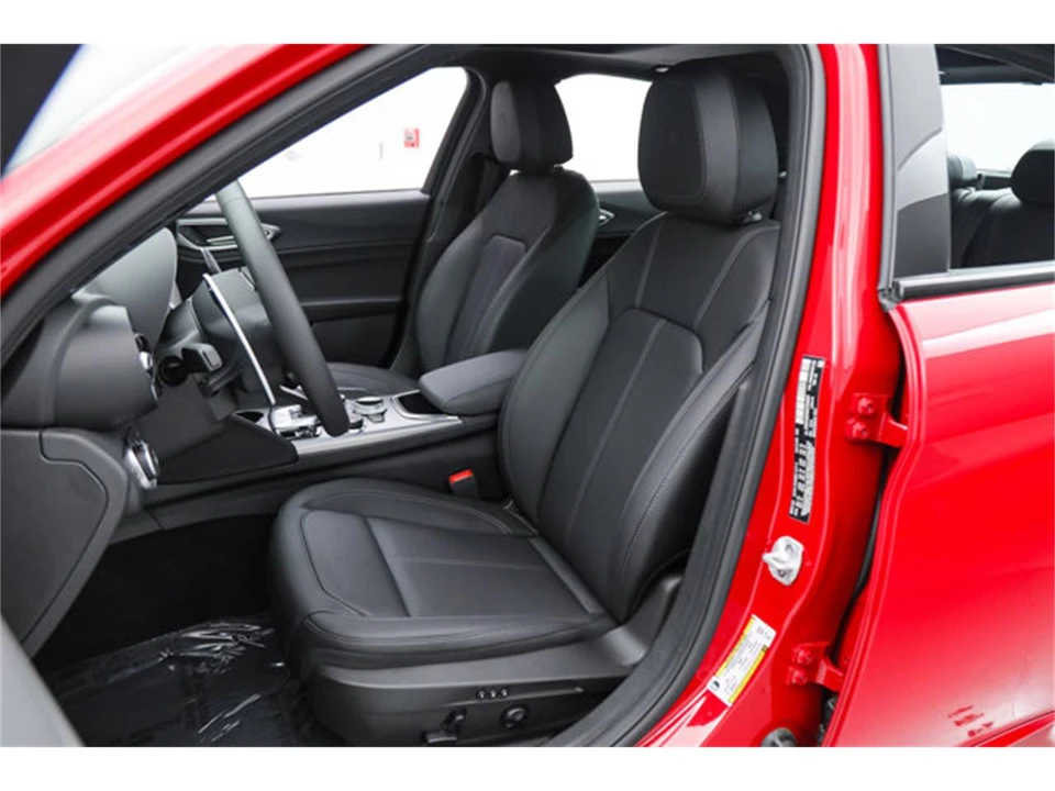2025 Alfa Romeo Giulia - Image 20 of 22