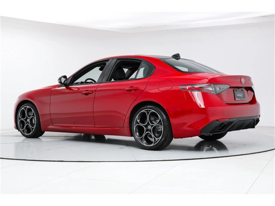2025 Alfa Romeo Giulia - Image 3 of 22