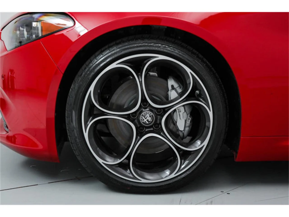 2025 Alfa Romeo Giulia - Image 11 of 22