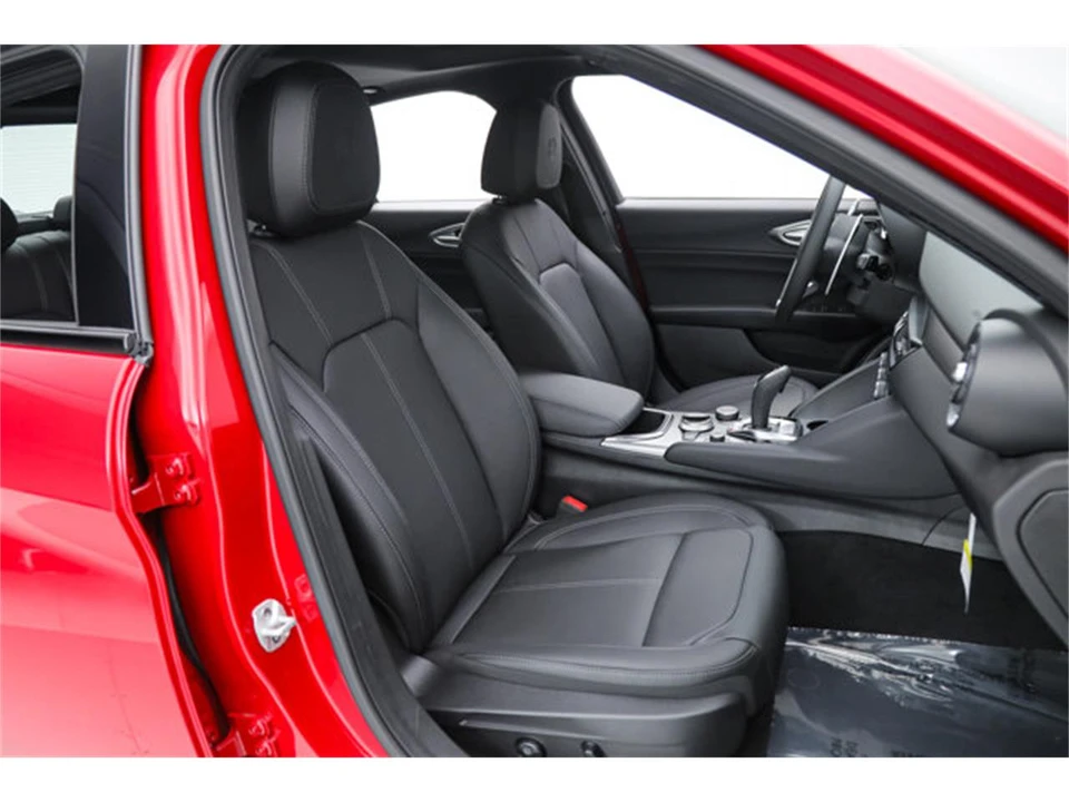 2025 Alfa Romeo Giulia - Image 13 of 22