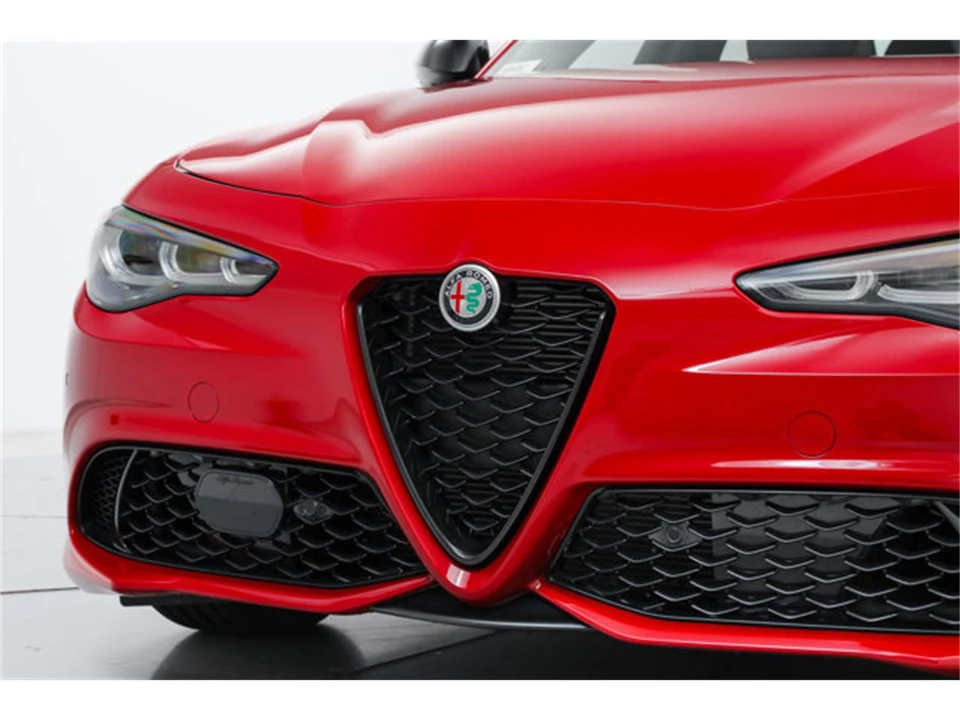 2025 Alfa Romeo Giulia - Image 9 of 22