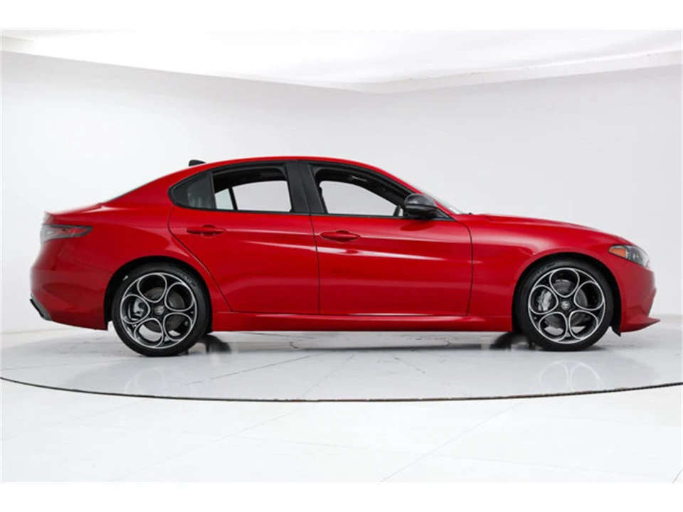 2025 Alfa Romeo Giulia - Image 6 of 22