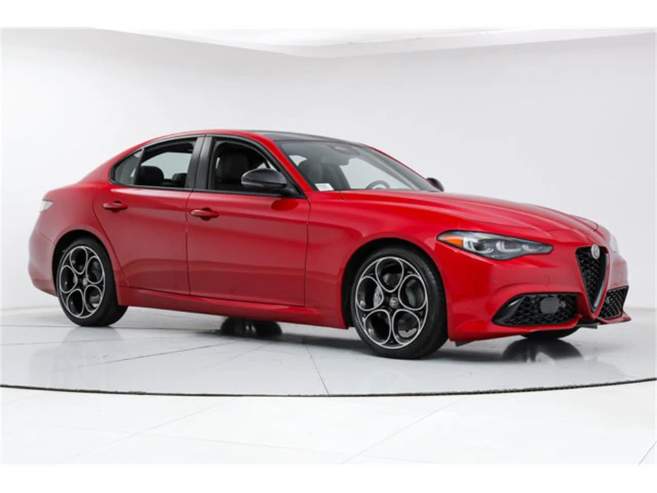 2025 Alfa Romeo Giulia - Image 7 of 22