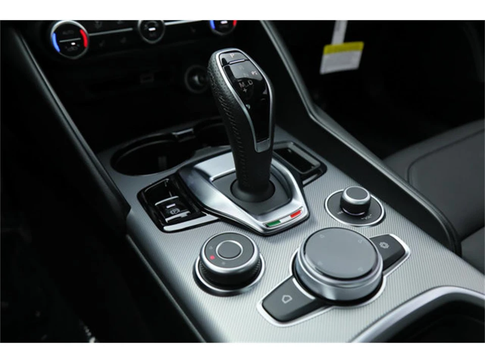 2025 Alfa Romeo Giulia - Image 21 of 22