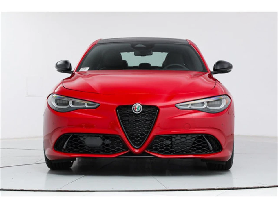 2025 Alfa Romeo Giulia - Image 8 of 22