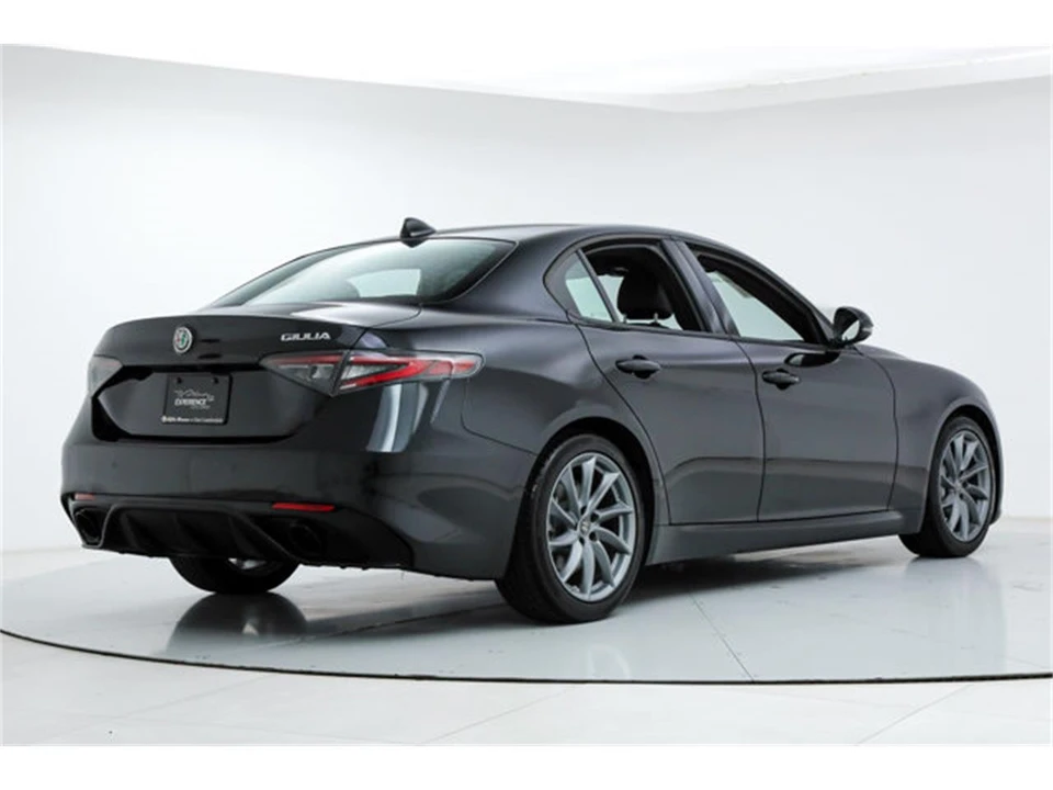 2025 Alfa Romeo Giulia - Image 5 of 21