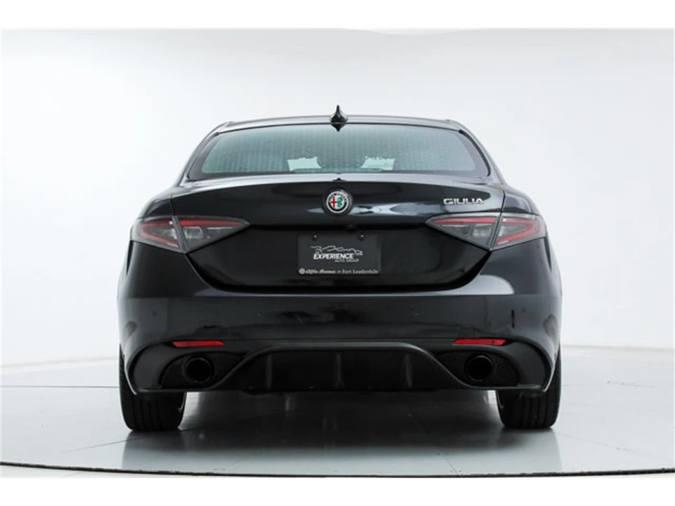 2025 Alfa Romeo Giulia - Image 4 of 21