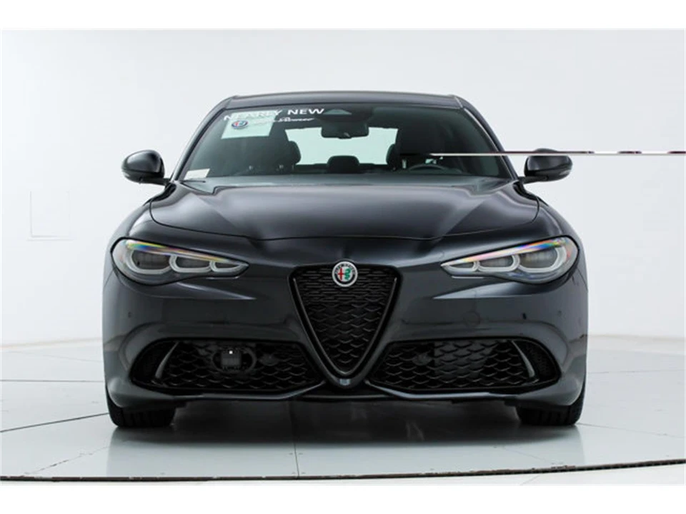 2025 Alfa Romeo Giulia - Image 8 of 21