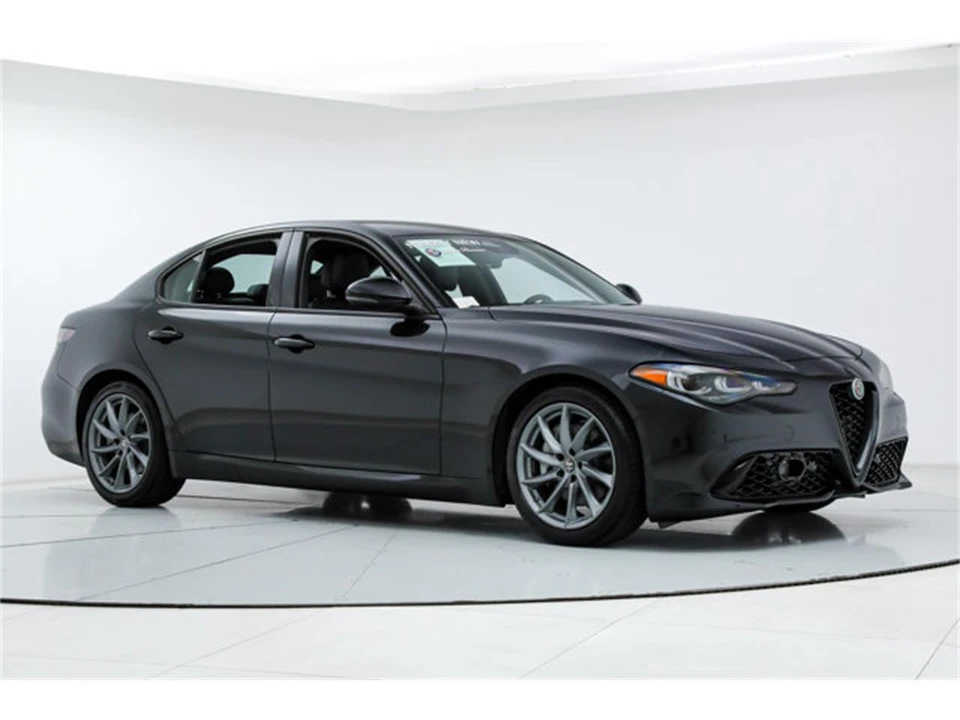 2025 Alfa Romeo Giulia - Image 7 of 21