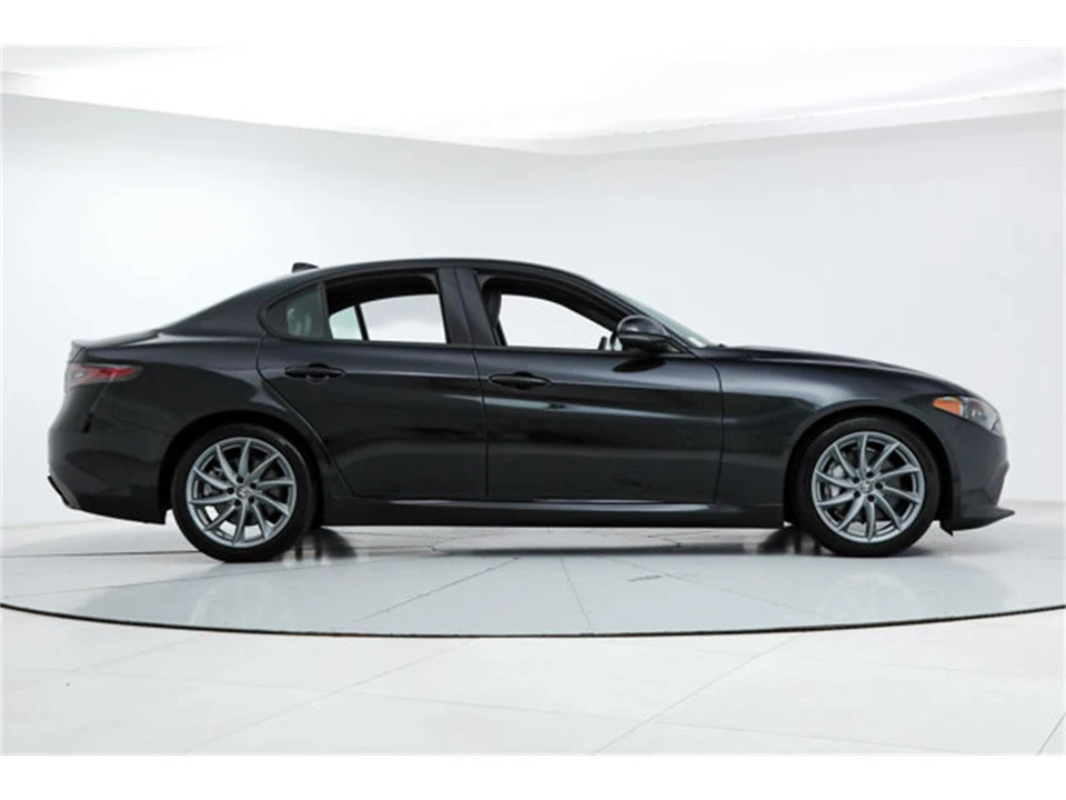 2025 Alfa Romeo Giulia - Image 6 of 21