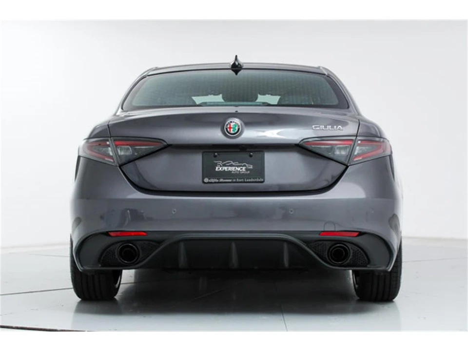 2025 Alfa Romeo Giulia - Image 4 of 22