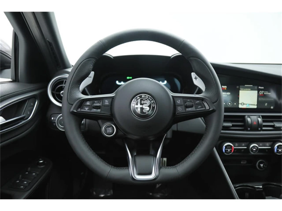 2025 Alfa Romeo Giulia - Image 17 of 22