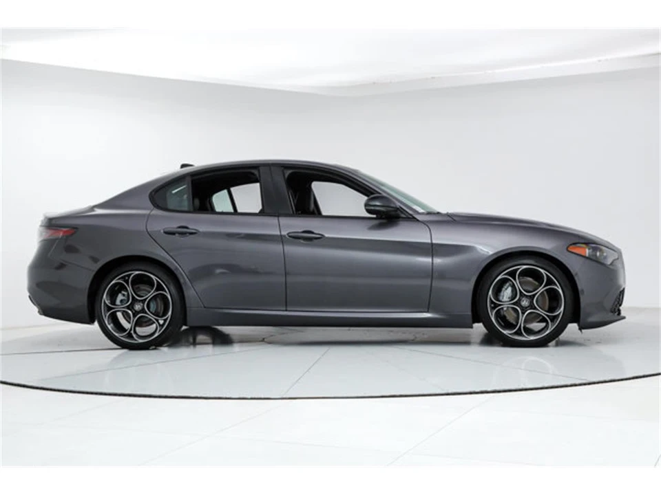 2025 Alfa Romeo Giulia - Image 6 of 22