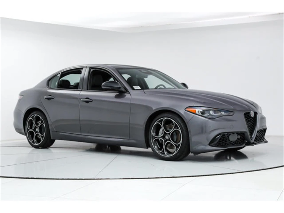 2025 Alfa Romeo Giulia - Image 7 of 22