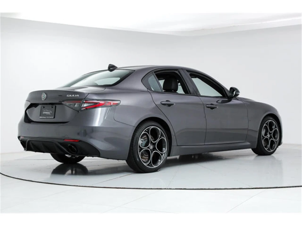 2025 Alfa Romeo Giulia - Image 5 of 22