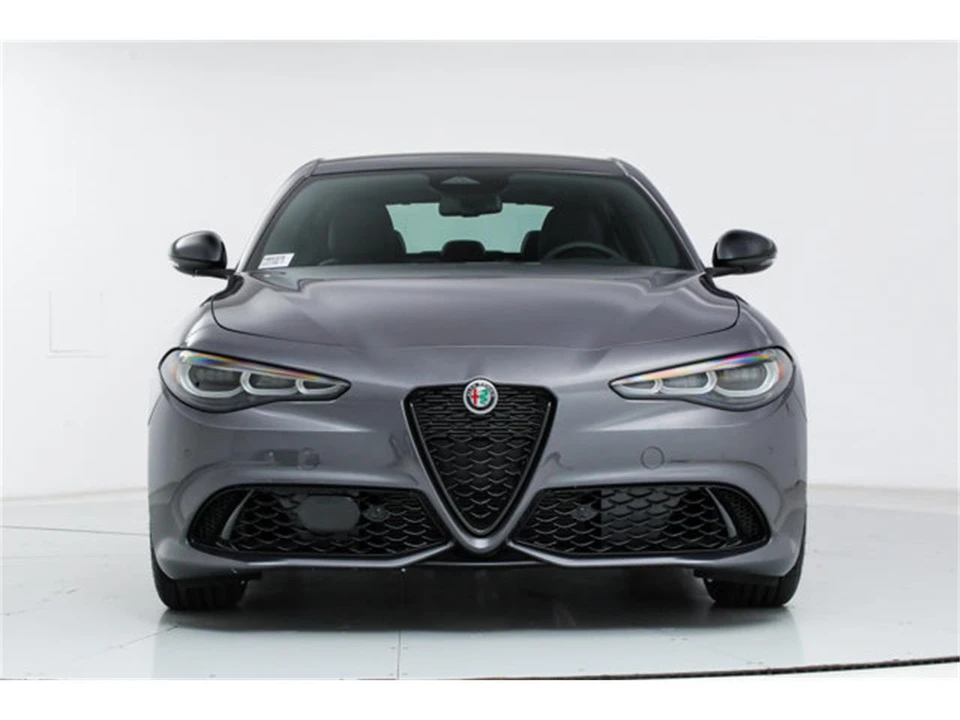 2025 Alfa Romeo Giulia - Image 8 of 22