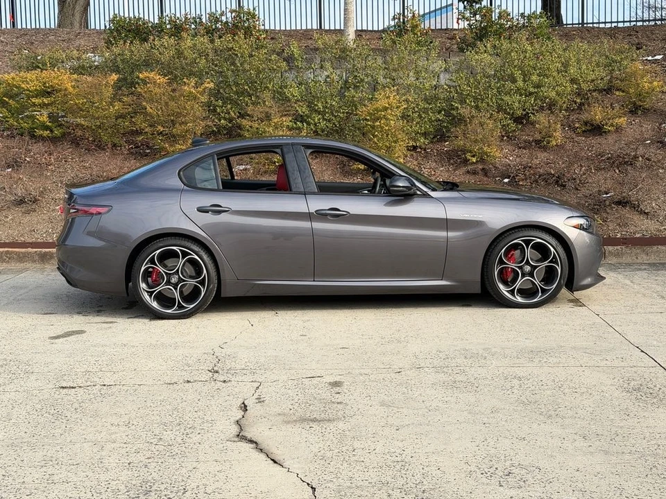 2025 Alfa Romeo Giulia - Image 3 of 21