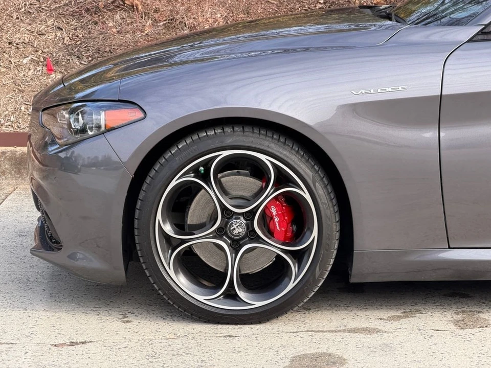 2025 Alfa Romeo Giulia - Image 13 of 21