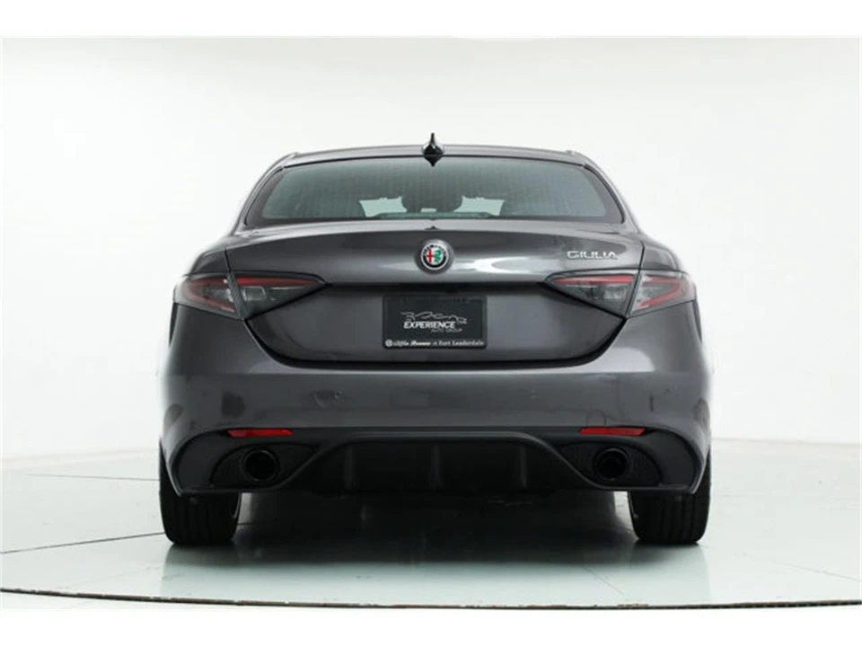 2025 Alfa Romeo Giulia - Image 4 of 18