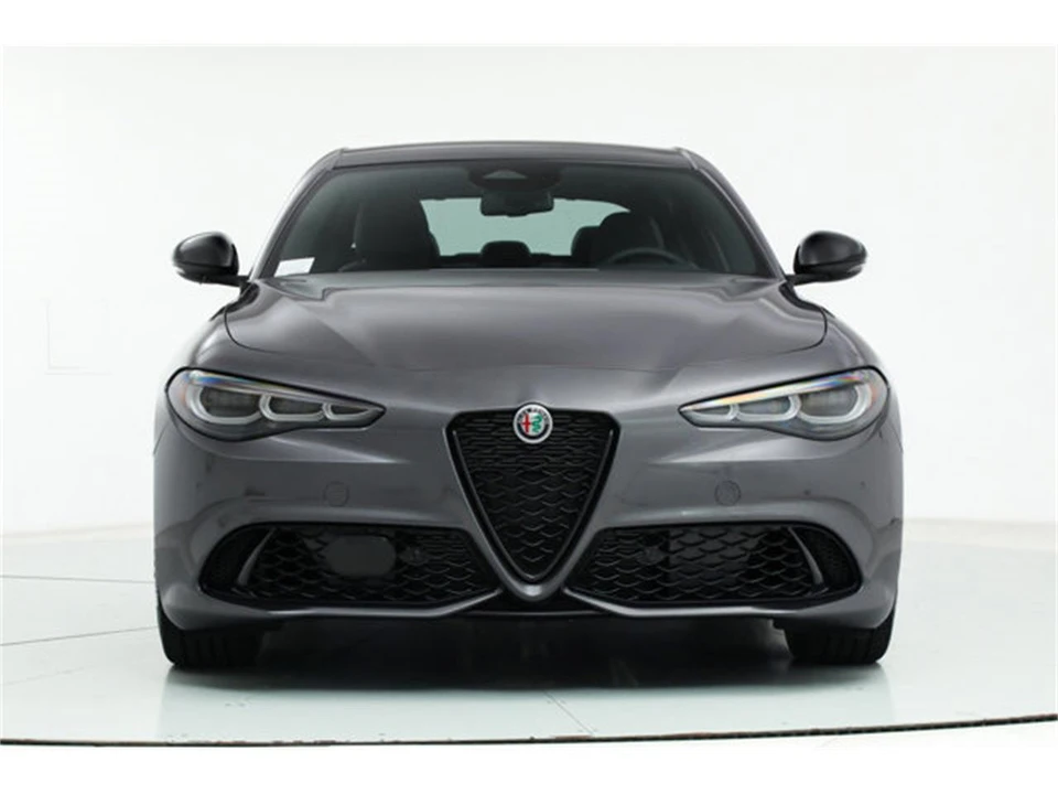 2025 Alfa Romeo Giulia - Image 8 of 18