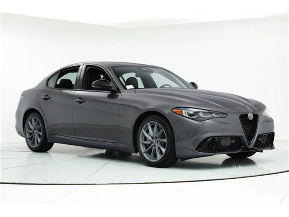 2025 Alfa Romeo Giulia - Image 7 of 18