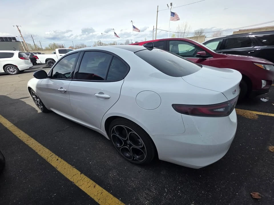 2025 Alfa Romeo Giulia - Image 4 of 6