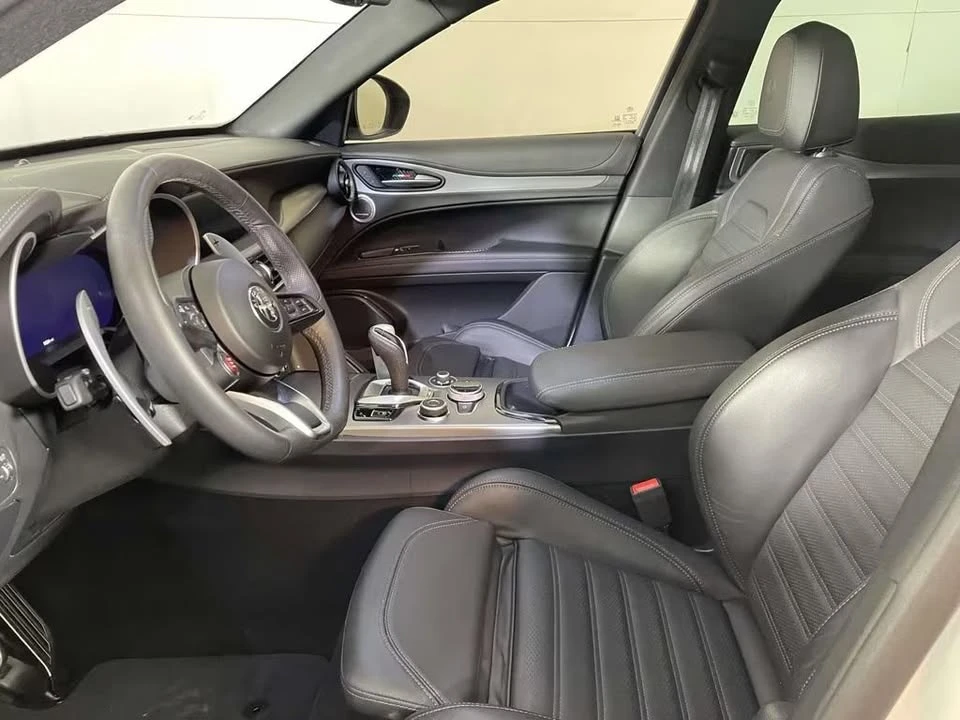 2025 Alfa Romeo Stelvio - Image 17 of 20