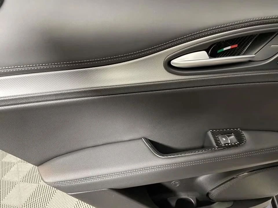 2025 Alfa Romeo Stelvio - Image 13 of 20
