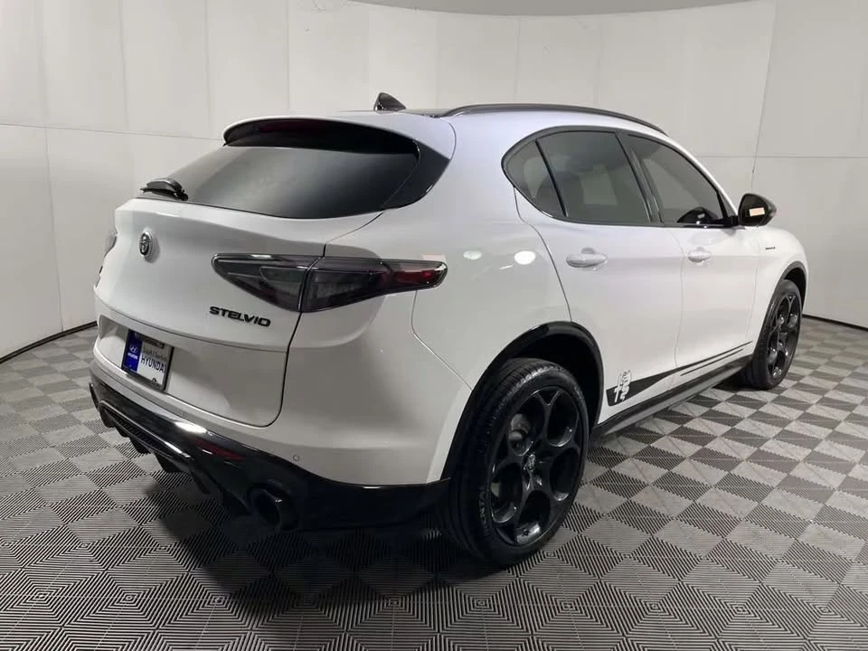 2025 Alfa Romeo Stelvio - Image 8 of 20
