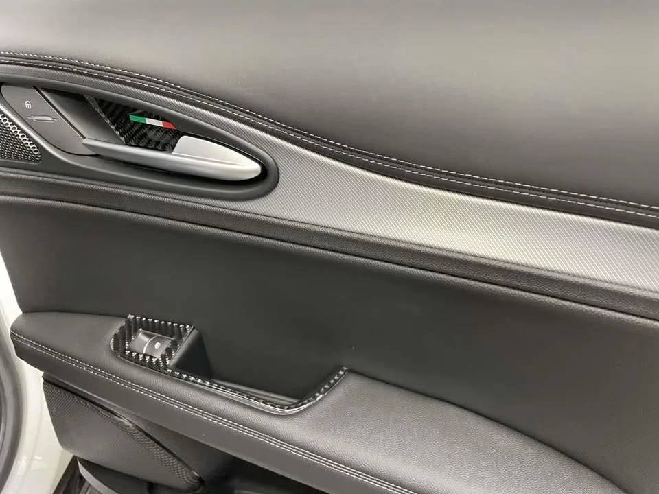 2025 Alfa Romeo Stelvio - Image 11 of 20