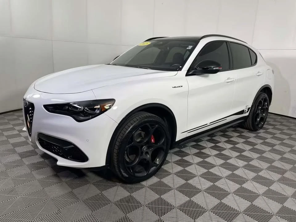 2025 Alfa Romeo Stelvio - Image 3 of 20