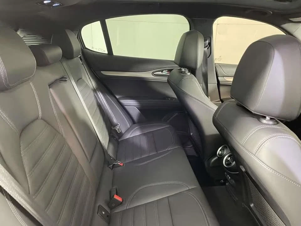 2025 Alfa Romeo Stelvio - Image 12 of 20