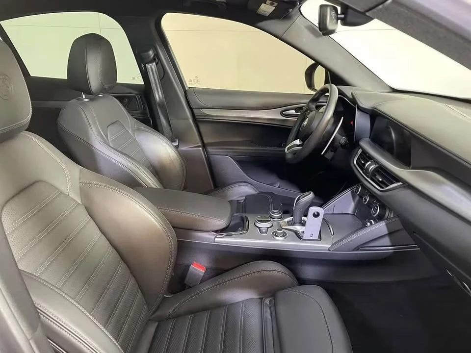 2025 Alfa Romeo Stelvio - Image 10 of 20