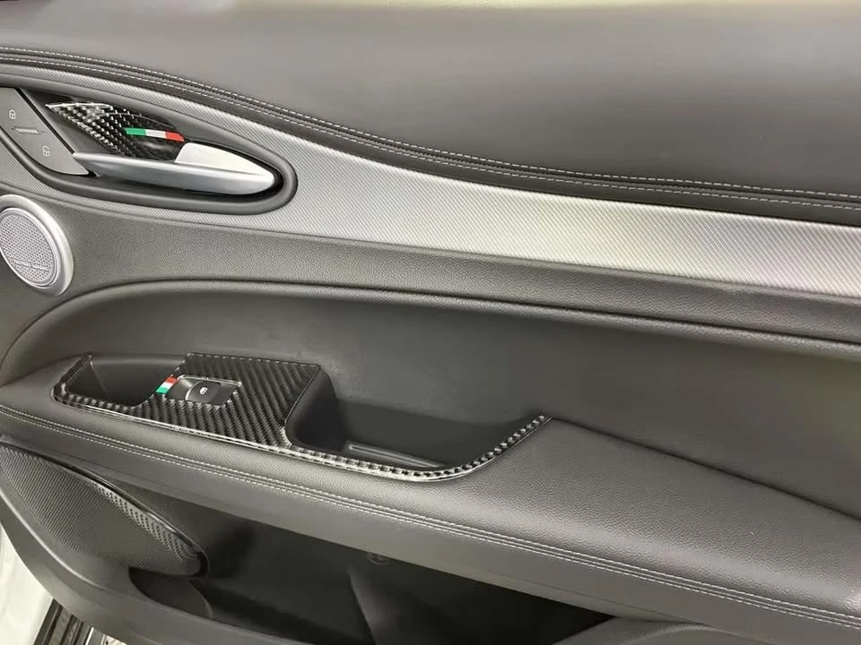 2025 Alfa Romeo Stelvio - Image 9 of 20