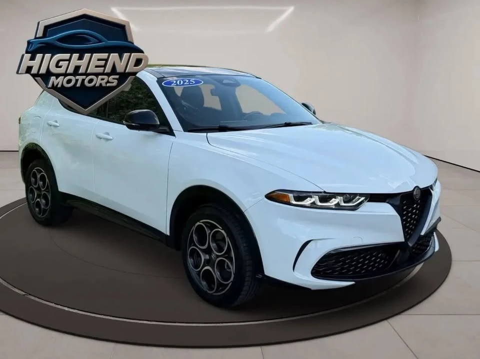 2025 Alfa Romeo Tonale - Image 9 of 19