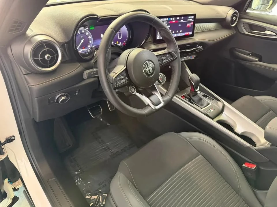 2025 Alfa Romeo Tonale - Image 17 of 19