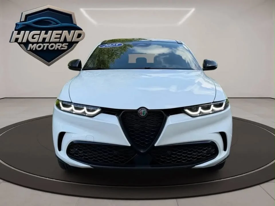 2025 Alfa Romeo Tonale - Image 11 of 19
