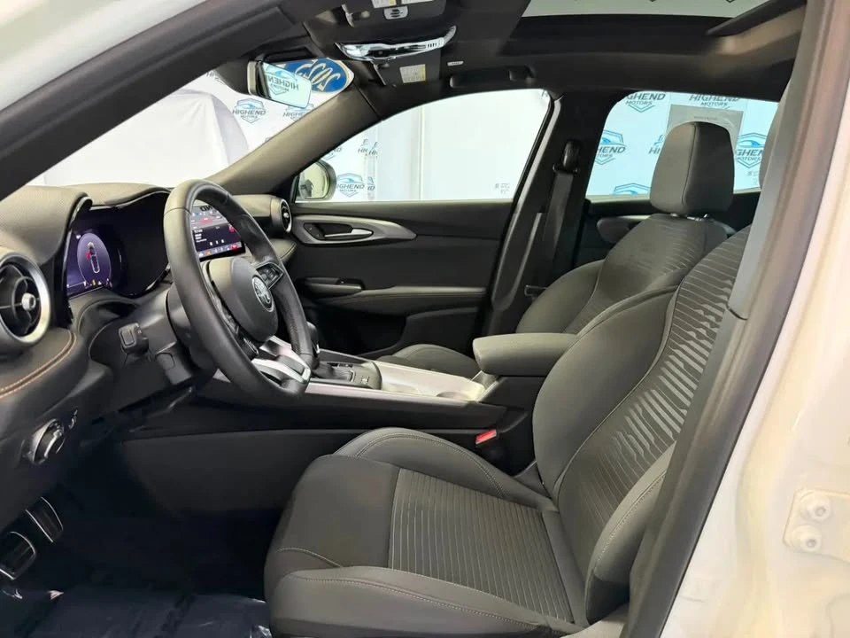 2025 Alfa Romeo Tonale - Image 18 of 19