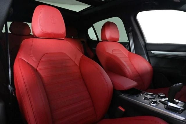 2025 Alfa Romeo Stelvio - Image 16 of 20