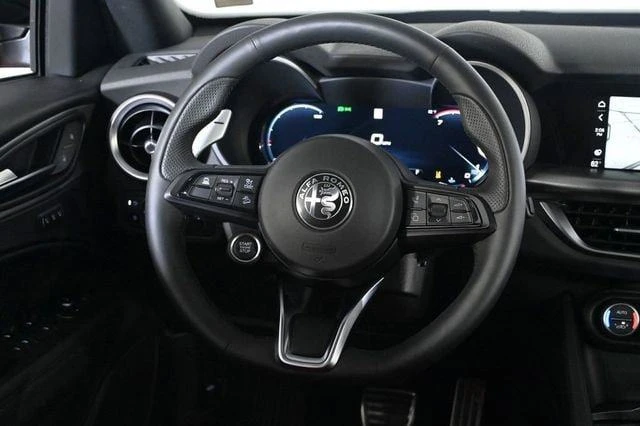 2025 Alfa Romeo Stelvio - Image 10 of 20