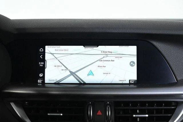 2025 Alfa Romeo Stelvio - Image 13 of 20