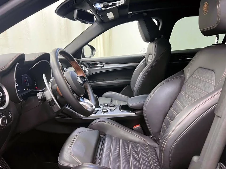 2025 Alfa Romeo Stelvio - Image 12 of 20
