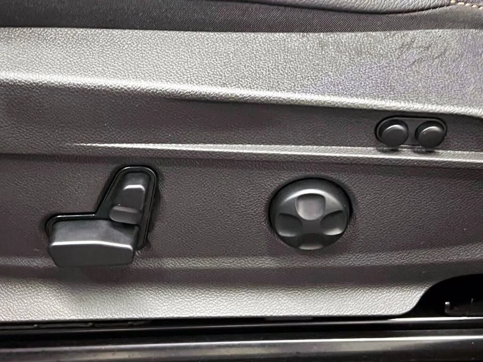 2025 Alfa Romeo Stelvio - Image 15 of 20