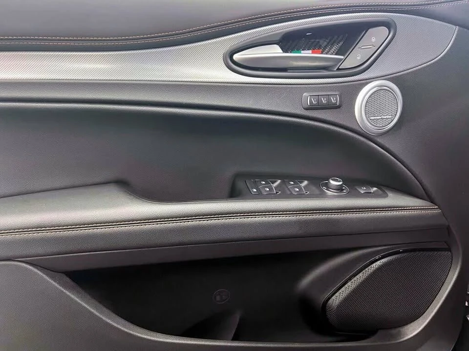 2025 Alfa Romeo Stelvio - Image 13 of 20